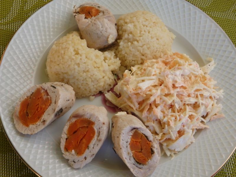 Dietetyczne roladki z indyka z marchewką Dietetyczne roladki z indyka z marchewką