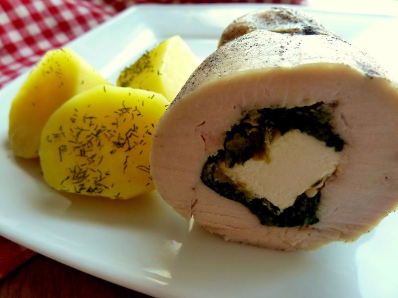 Dietetyczne roladki z piersi z kurczaka z fetą Dietetyczne roladki z piersi z kurczaka z fetą