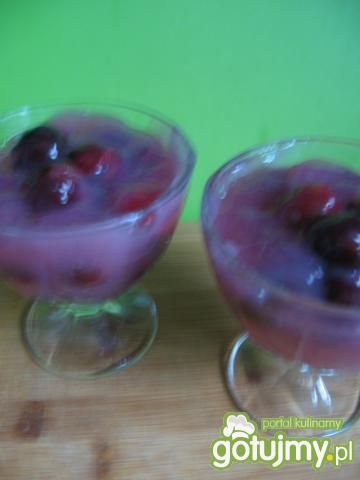 dietetyczny deser budyniowy z wiśniami 