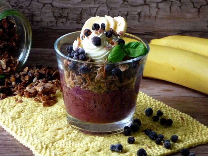 Dietetyczny deser jagodowo-bananowy