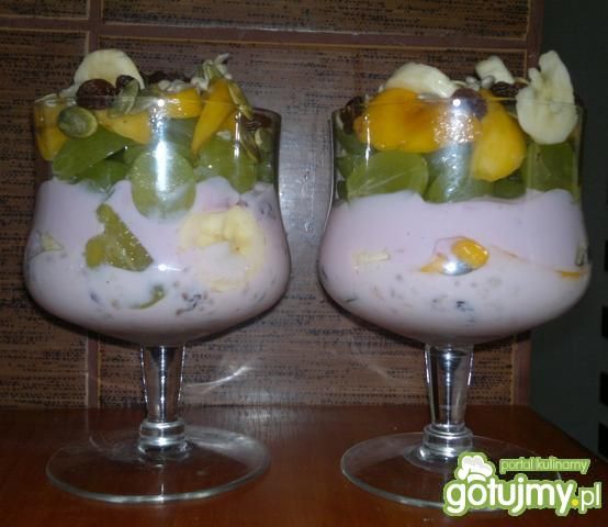 Dietetyczny deser owocowo-jogurtowy Dietetyczny deser owocowo-jogurtowy