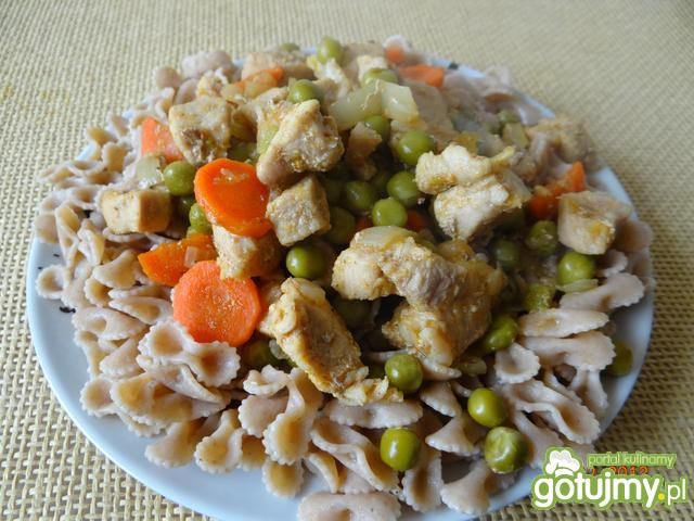 Dietetyczny gulasz z zielonym groszkiem