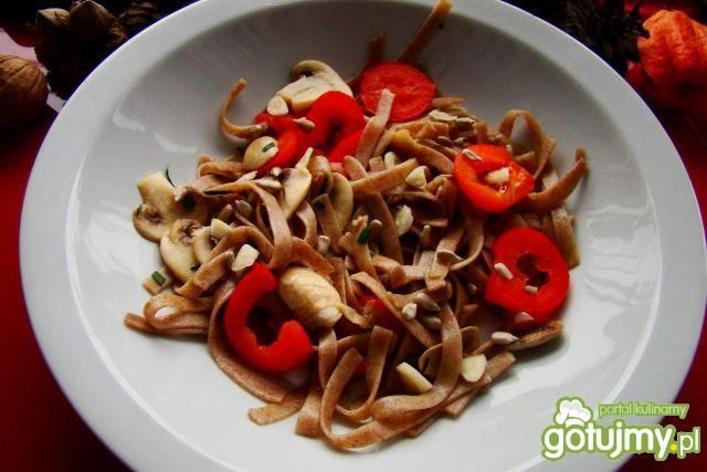 Dietetyczny makaron razowy z czosnkiem
