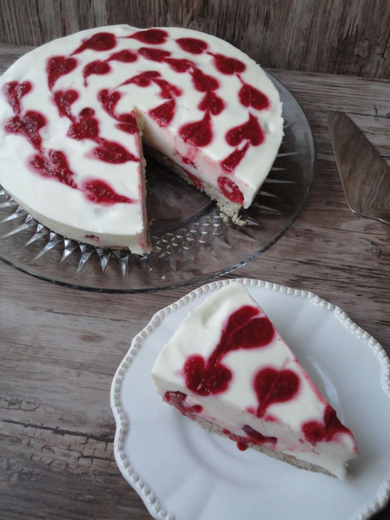 Dietetyczny sernik z serduszkami