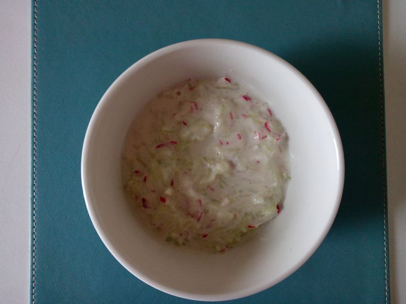 Dip czosnkowo ogórkowo rzodkiewkowy Dip czosnkowo ogórkowo rzodkiewkowy