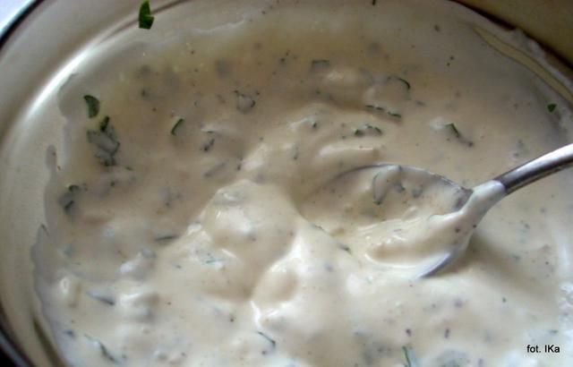Dip czosnkowo - pietruszkowy 