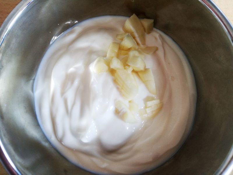 Dip jogurtowo-czosnkowy