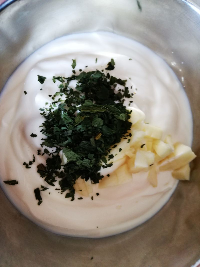 Dip jogurtowo-czosnkowy