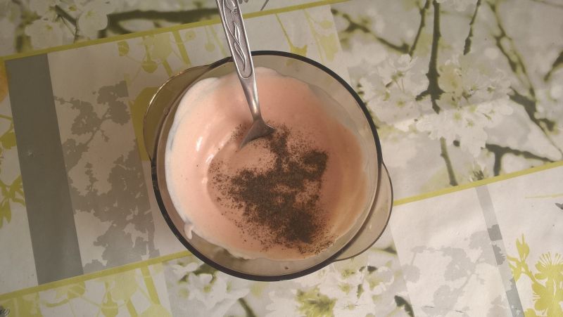 Dip jogurtowo-ketchupowy z bazylią