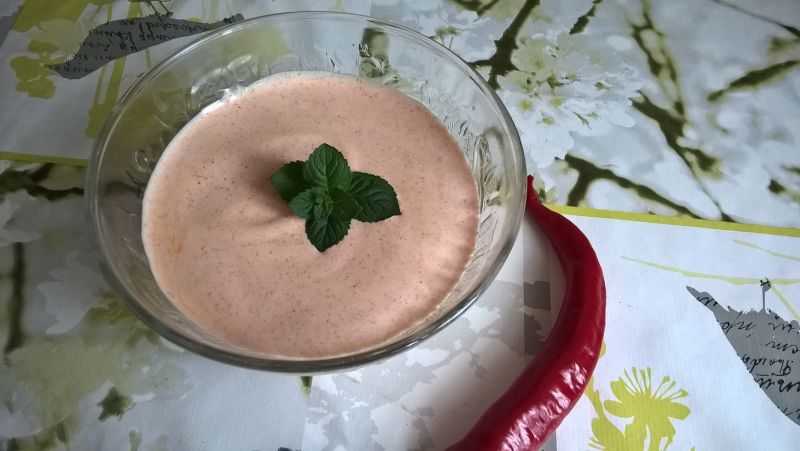 Dip jogurtowy z chilli