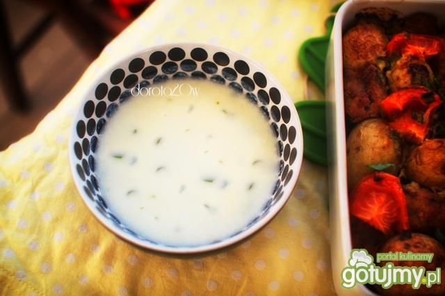 Dip jogurtowy z czosnkiem i szczypiorkie Dip jogurtowy z czosnkiem i szczypiorkie
