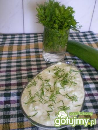 Dip ogórkowo-czosnkkowy Dip ogórkowo-czosnkkowy
