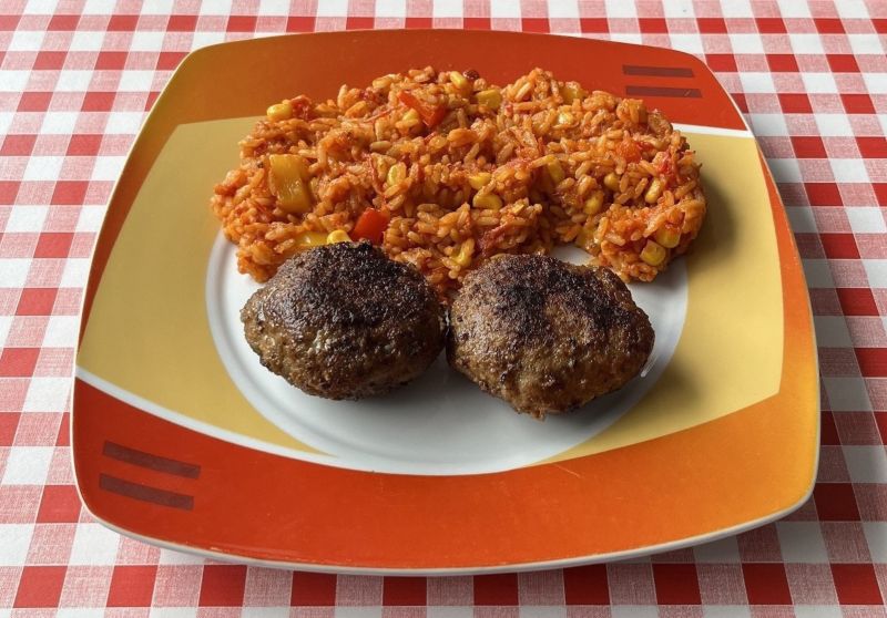 Djuvec - ryż z groszkiem / kukurydzą Djuvec - ryż z groszkiem / kukurydzą