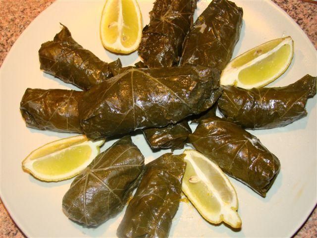 Dolmades - gołąbki z liści winogron  Dolmades - gołąbki z liści winogron