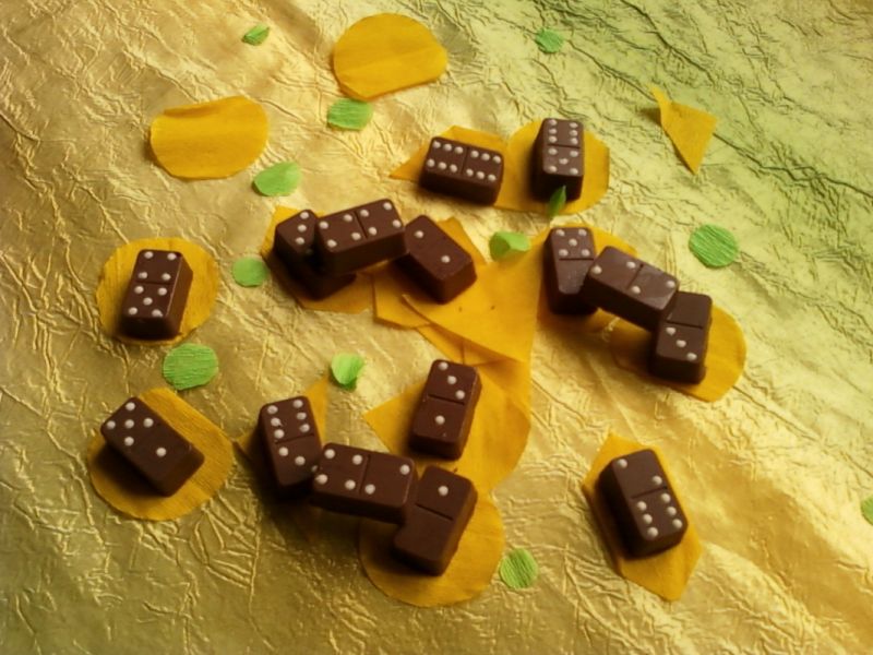 Domino z nadzieniem o smaku coli Domino z nadzieniem o smaku coli