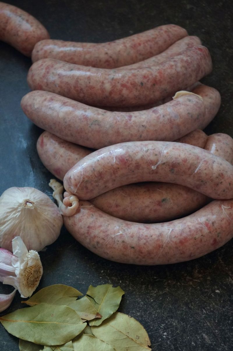 Domowa biała kiełbasa wieprzowa