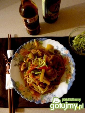 Domowa chińska patelnia.