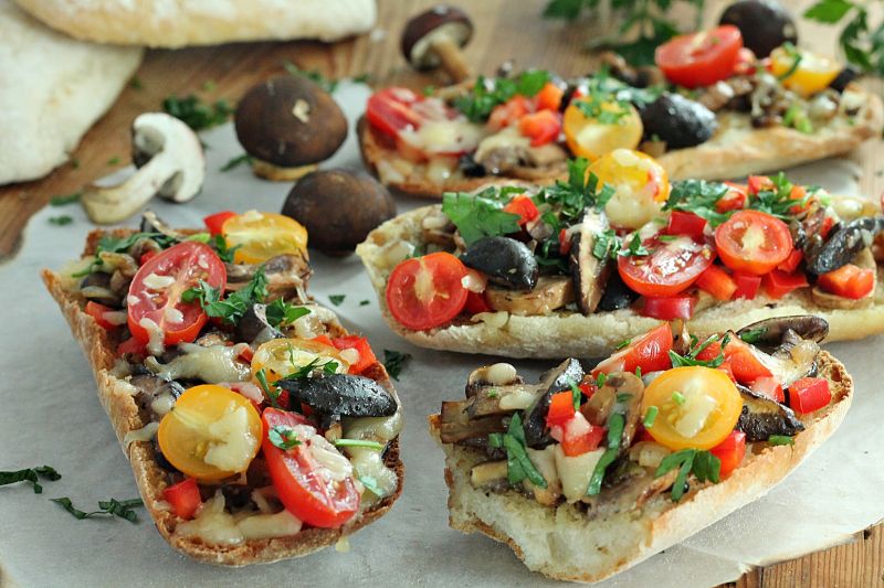 Domowa ciabatta z podgrzybkami Domowa ciabatta z podgrzybkami