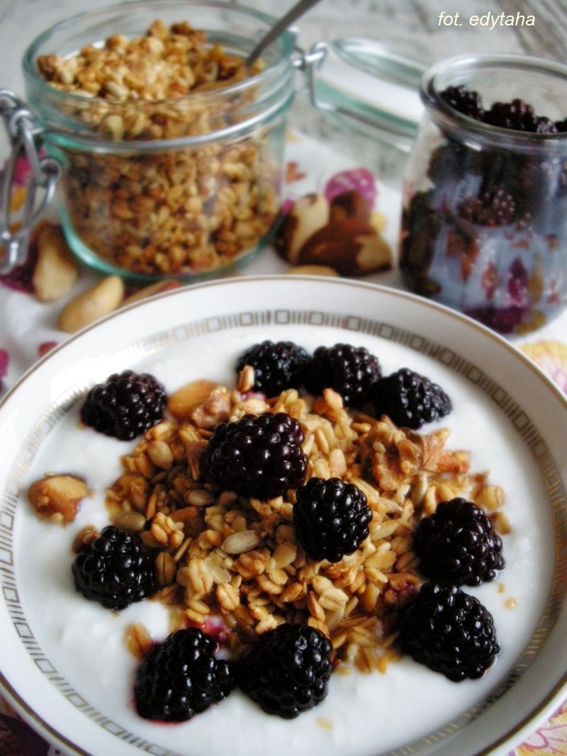 Domowa granola z orzechami Domowa granola z orzechami