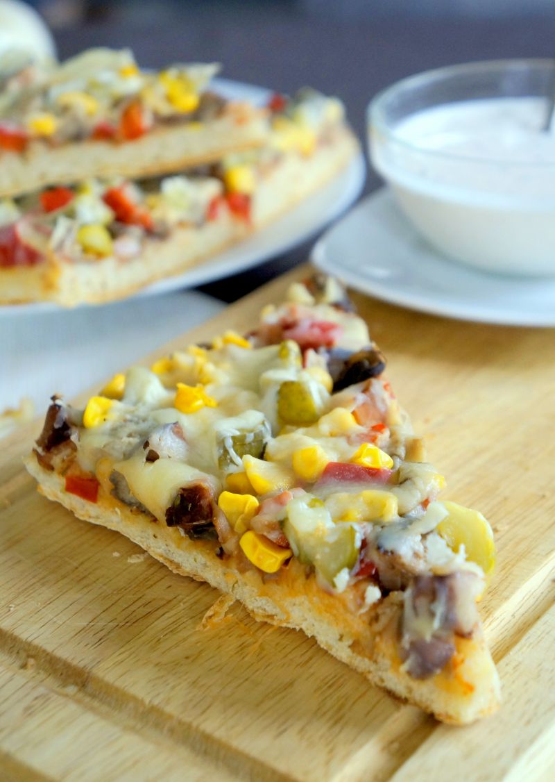 Domowa pizza drożdżowa