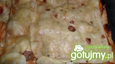 Domowa pizza na cieście czosnkowym Domowa pizza na cieście czosnkowym