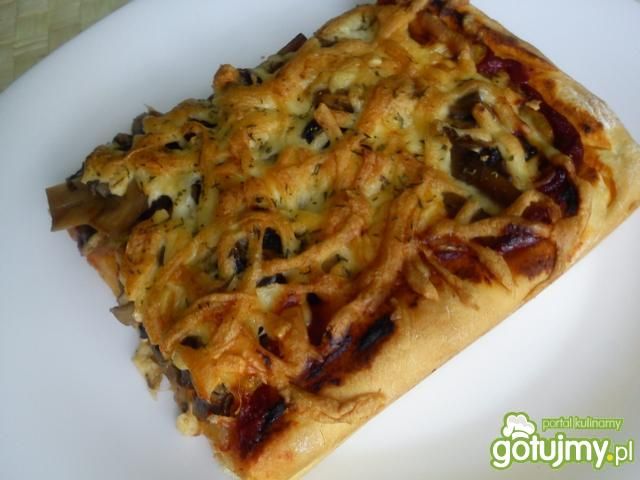 Domowa pizza na grubym spodzie Domowa pizza na grubym spodzie