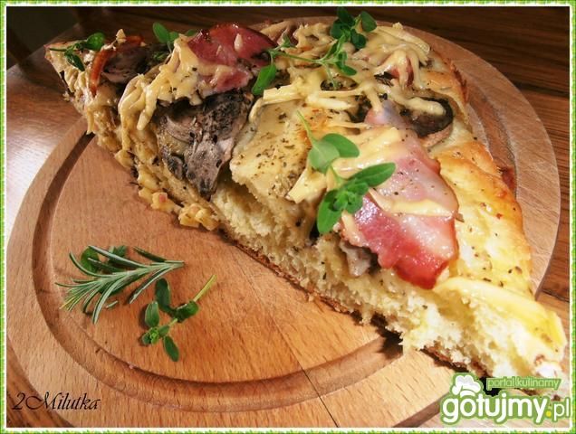 Domowa pizza z bekonem Domowa pizza z bekonem