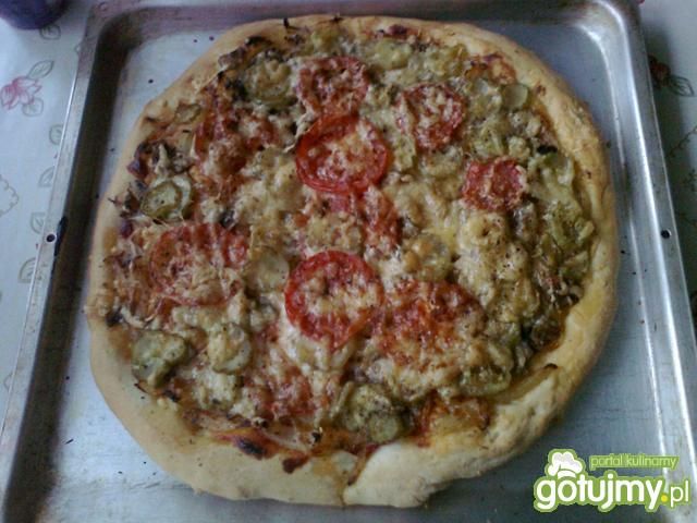 Domowa pizza z ogórkiem Domowa pizza z ogórkiem