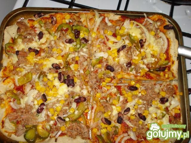 Domowa pizza z tuńczykiem Domowa pizza z tuńczykiem