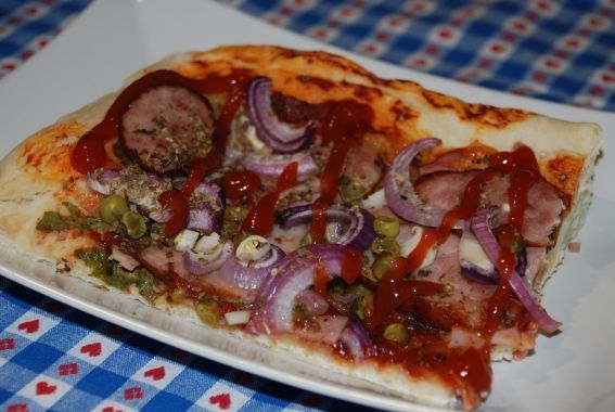 Domowa pizza z tym co w lodówce Domowa pizza z tym co w lodówce