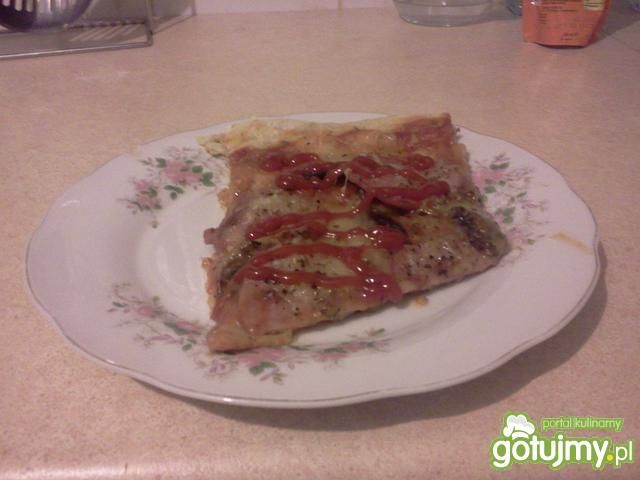 Domowa pizza z wędliną-moja pierwsza! Domowa pizza z wędliną-moja pierwsza!