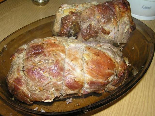 Domowa szynka pieczona z karczku