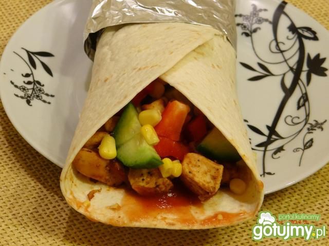 Domowa tortilla z papryką i kurczakiem