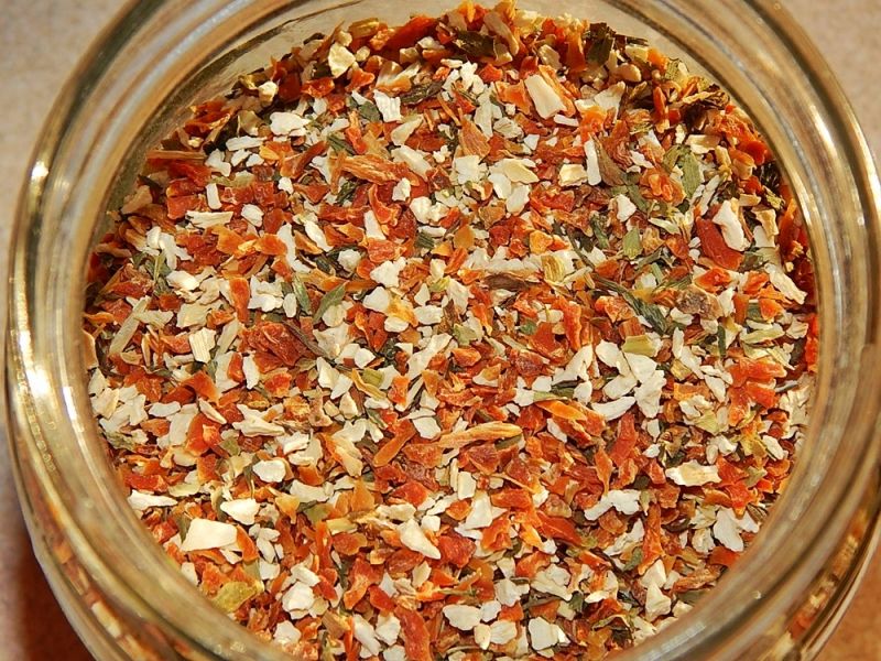 Domowa wielowarzywna przyprawa uniwersalna