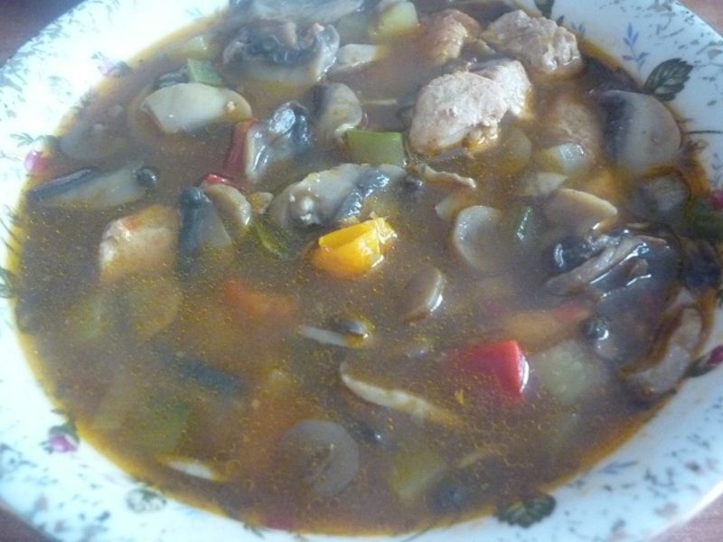 Domowa zupa gulaszowa Domowa zupa gulaszowa