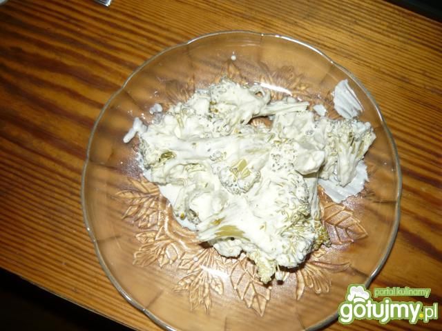 Domowe brokuły w sosie czosnkowym