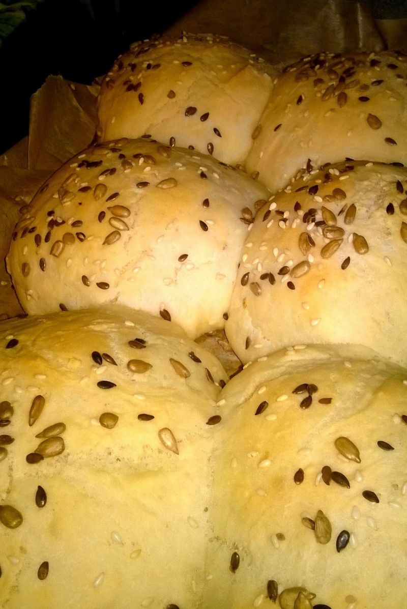 Domowe bułeczki z ziarenkami Domowe bułeczki z ziarenkami