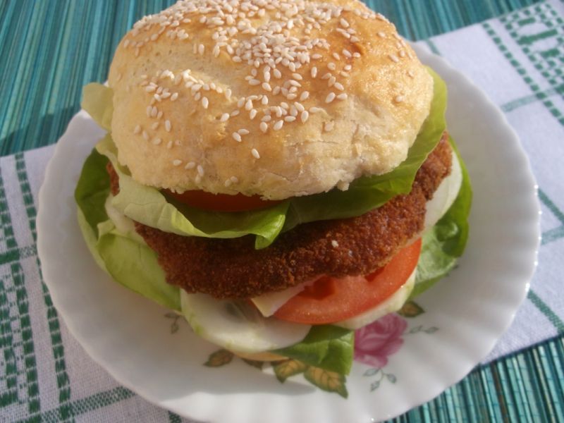 Domowe burgery drobiowe