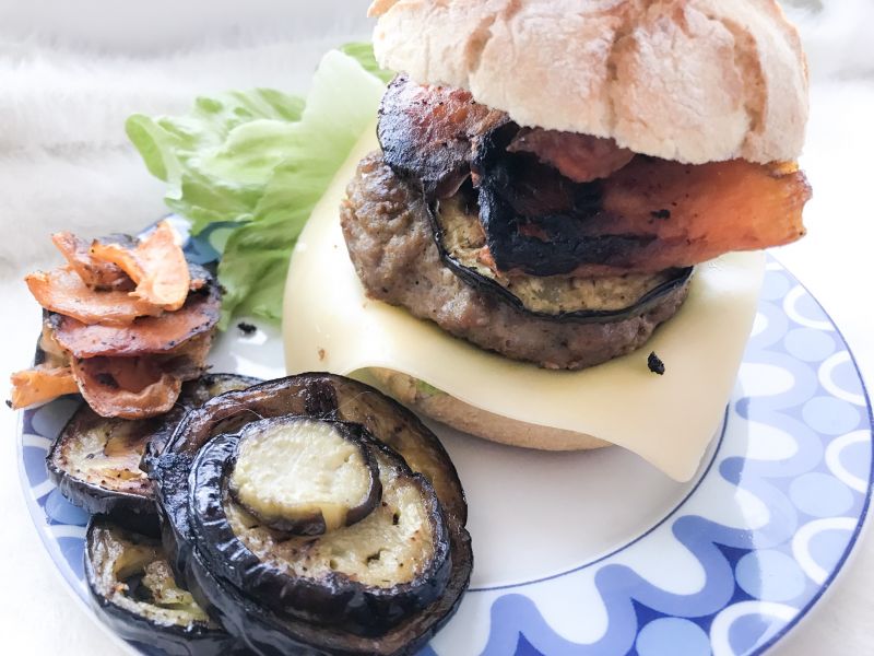 Domowe burgery z bakłażanem i batatem