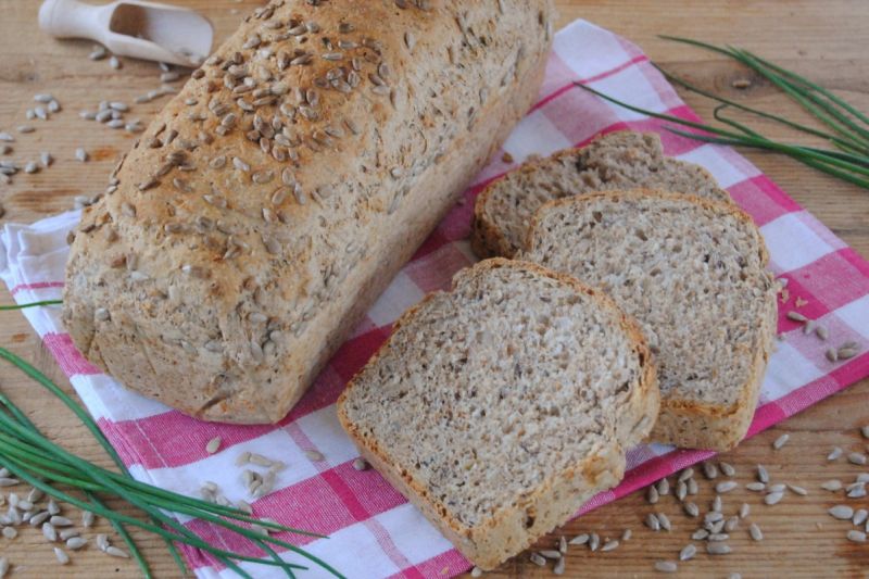 Domowe chlebki z ziarnami