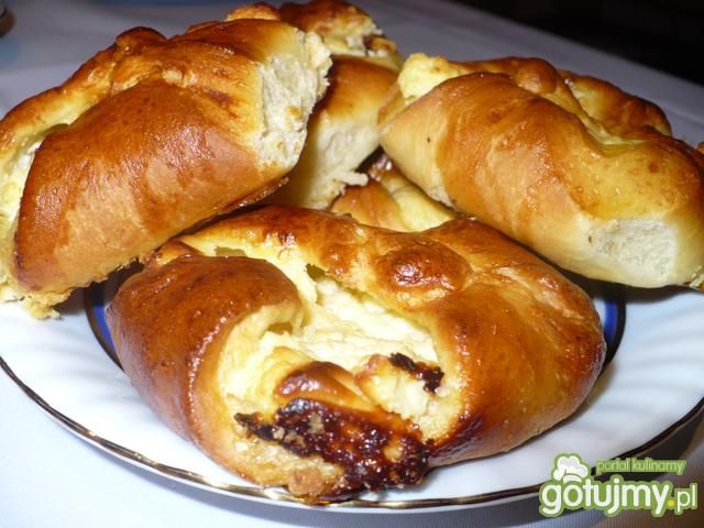 Domowe drożdżówki z serem