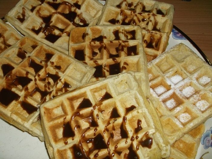 Domowe gofry z cukrem pudrem