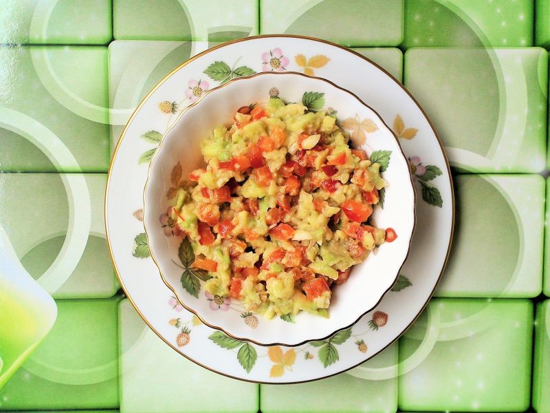 Domowe guacamole z czerwoną papryką  Domowe guacamole z czerwoną papryką