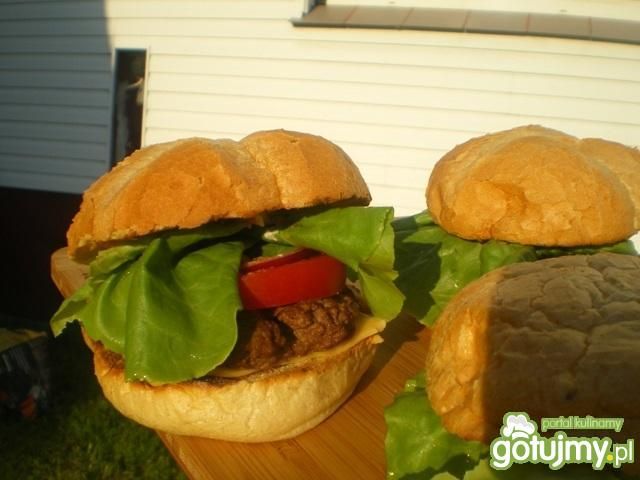 Domowe hamburgery z cebulą