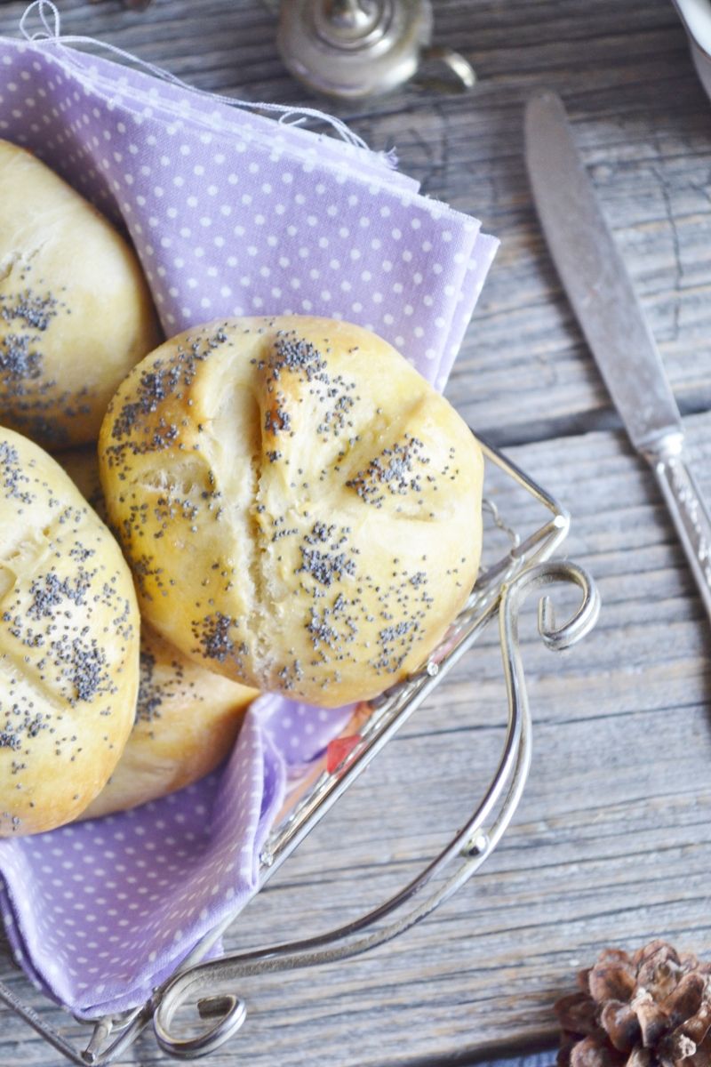 Domowe kajzerki z makiem