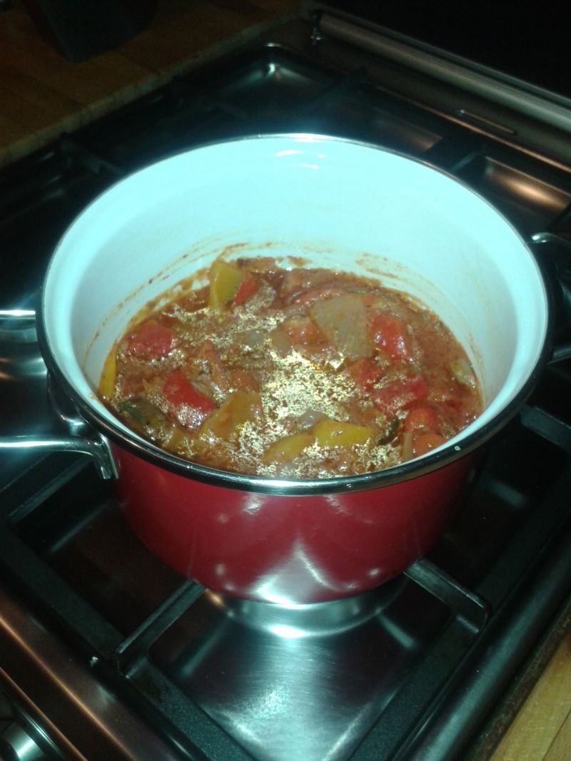 Domowe leczo z bakłażanem i cukinią