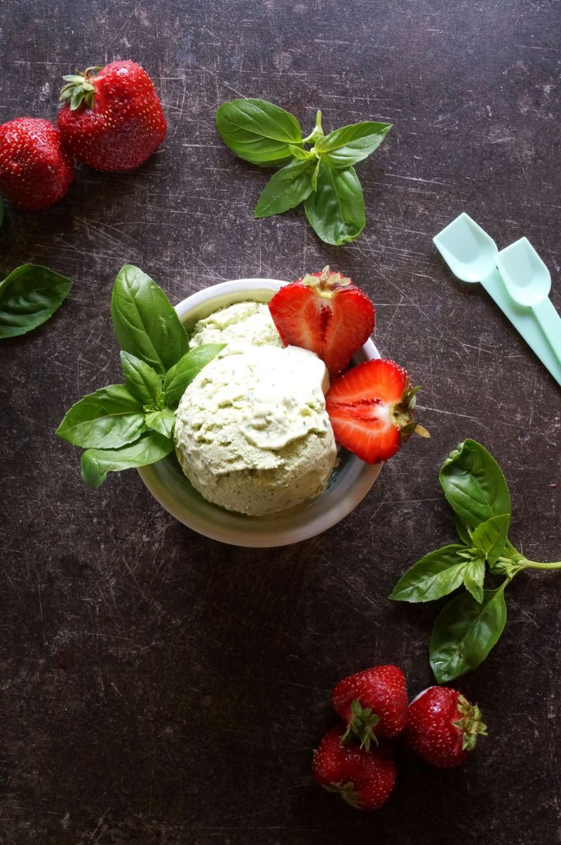 Domowe lody bazyliowe