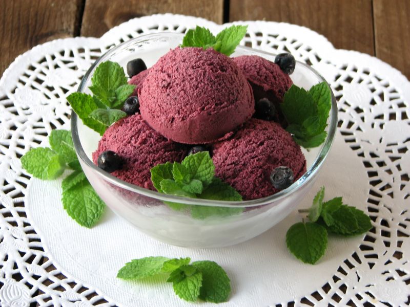 Domowe lody jagodowe