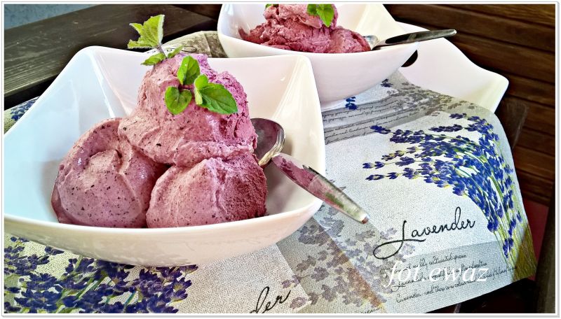 Domowe lody jagodowe