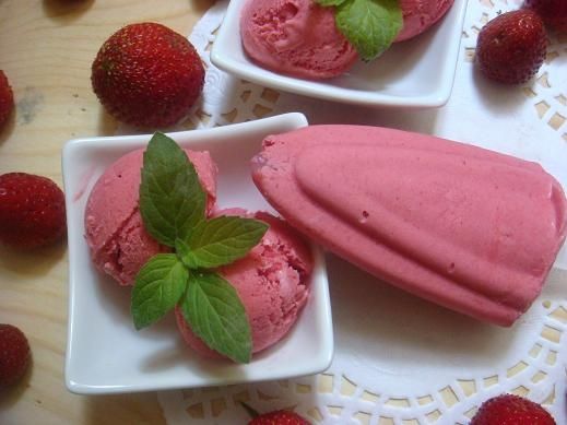 Domowe lody malinowe